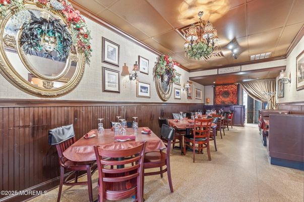 Chandelier, Dining room, Interior