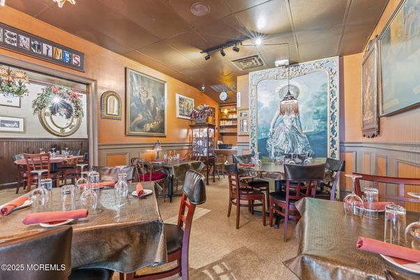 Dining room, Interior