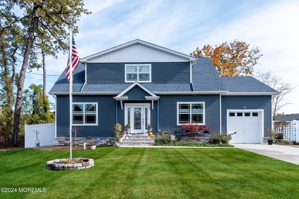 Attached, Exterior, Facade, Farmhouse