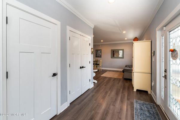 Interior, Recessed Lighting, Wood Texture Flooring