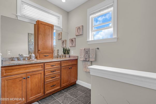 Bathroom, Dual Sink Vanities, Interior, Recessed Lighting