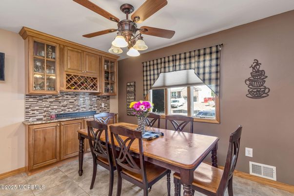 Dining room, Interior