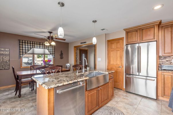 Dining room, Interior, Kitchen, Pendant Lights, Recessed Lighting, Stainless Steel Appliances