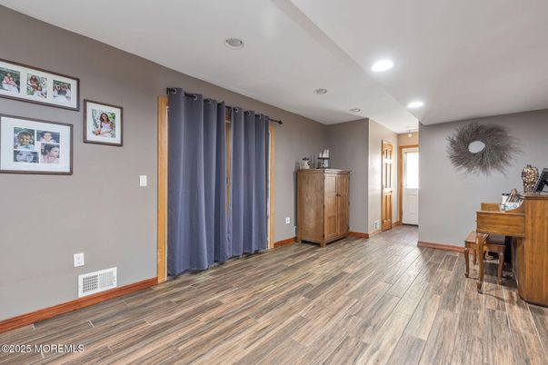 Interior, Piano, Recessed Lighting, Wood Texture Flooring