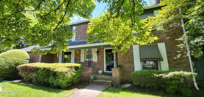 Exterior, Facade, Brick Facade, American Foursquare