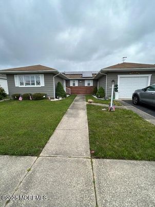 Attached, Exterior, Facade, Ranch
