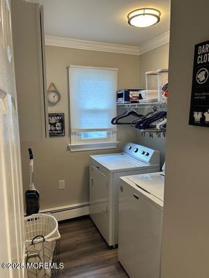 Interior, Washer, Wood Texture Flooring
