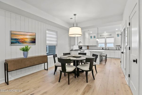 Dining room, Interior, Kitchen, Pendant Lights, Recessed Lighting, Stainless Steel Appliances, Wood Texture Flooring
