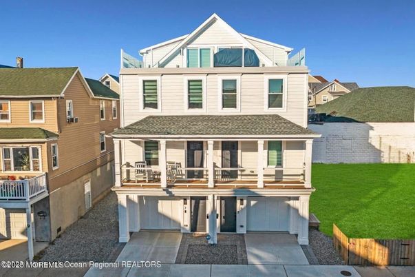 Backyard, Exterior, Facade, Farmhouse