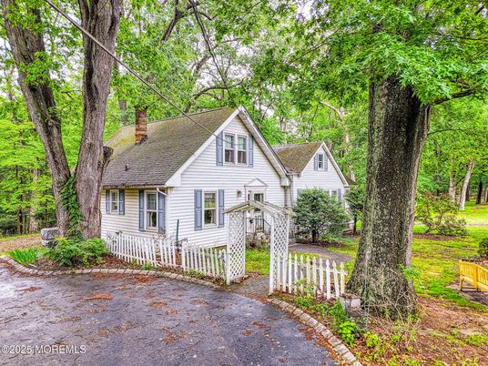 Backyard, Exterior, Facade, Queen Anne Victorian