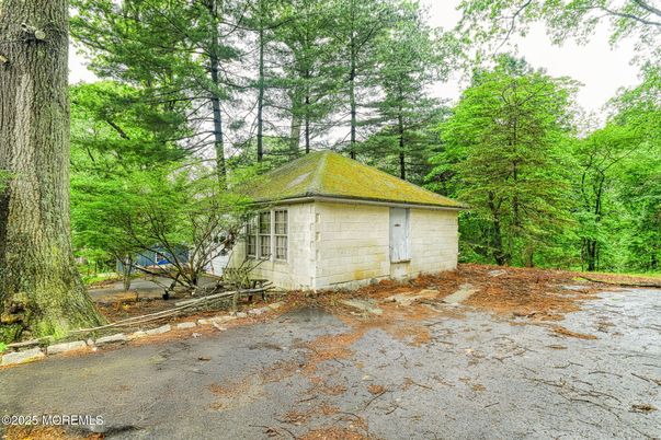 Detached Garage, Exterior