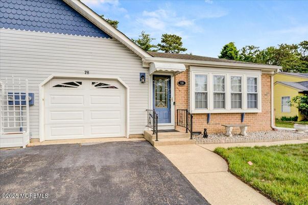 Attached, Exterior, Facade, Brick Facade, Ranch