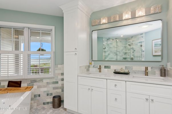 Bathroom, Dual Sink Vanities, Interior, Recessed Lighting