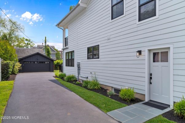 Detached Garage, Exterior