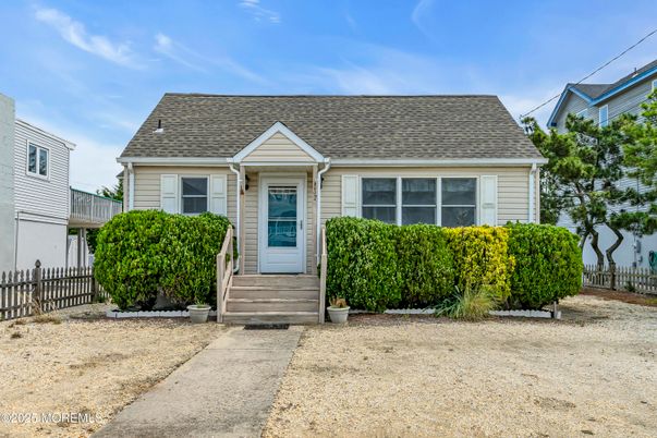 Exterior, Facade, Cape Cod