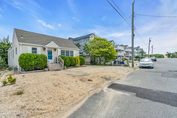 Backyard, Exterior, Facade, Cape Cod