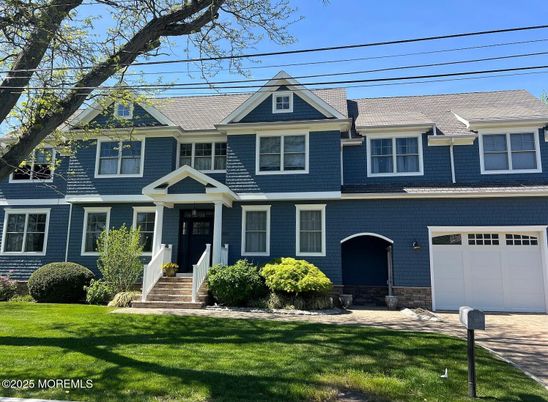 Attached, Exterior, Facade, Queen Anne Victorian