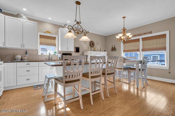 Chandelier, Dining room, Interior, Kitchen, Pendant Lights, Recessed Lighting, Wood Texture Flooring