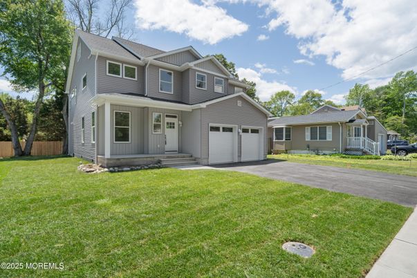 Attached, Exterior, Facade, Farmhouse