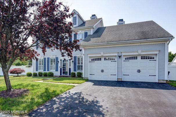 Attached, Exterior, Facade, Cape Cod