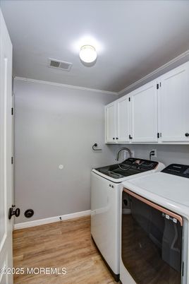 Interior, Kitchen, Washer, Wood Texture Flooring