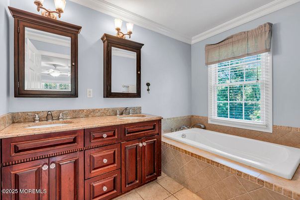 Bathroom, Dual Sink Vanities, Interior