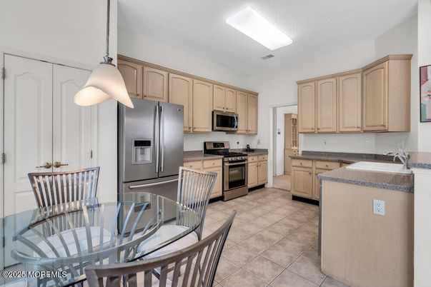 Dining room, Interior, Kitchen, Pendant Lights, Stainless Steel Appliances