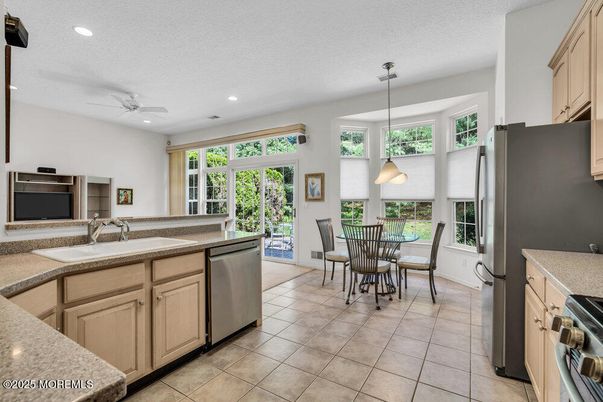 Dining room, Interior, Kitchen, Pendant Lights, Recessed Lighting