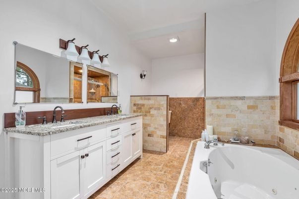 Bathroom, Dual Sink Vanities, Interior, Recessed Lighting