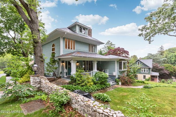 Exterior, Facade, American Foursquare