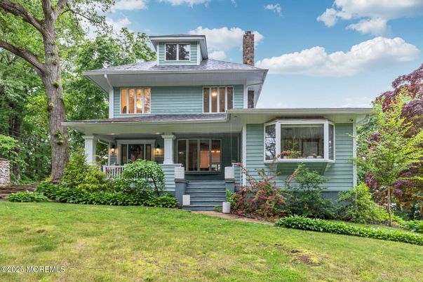 Exterior, Facade, American Foursquare