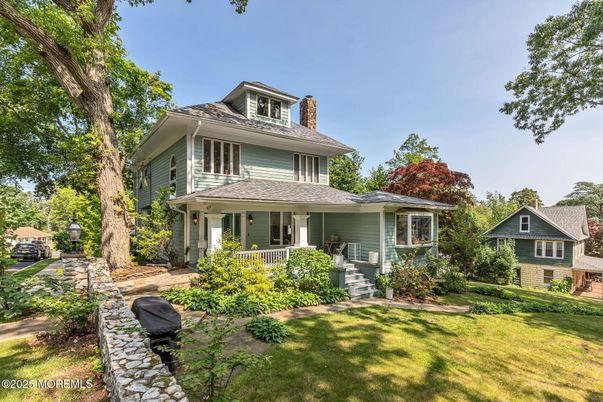 Exterior, Facade, American Foursquare
