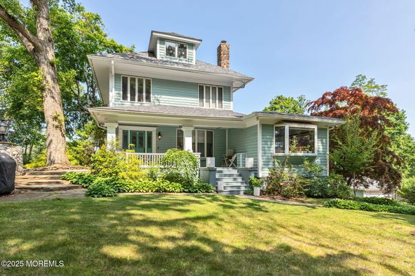 Exterior, Facade, American Foursquare