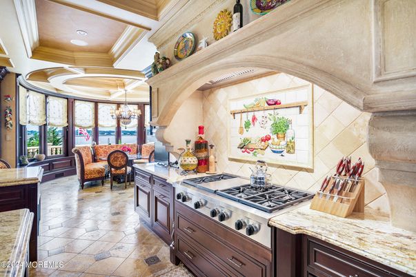 Chandelier, Dining room, Interior, Kitchen, Recessed Lighting, Water
