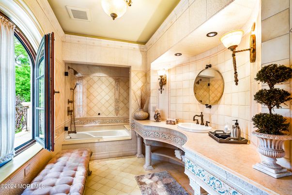 Bathroom, Interior, Recessed Lighting