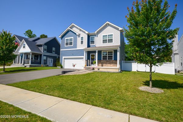 Attached, Exterior, Facade, Farmhouse