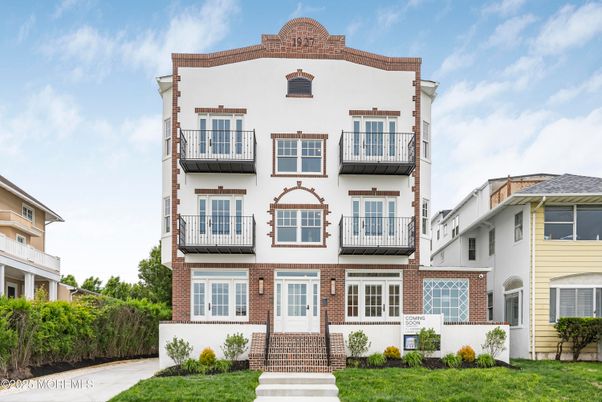 Exterior, Facade, Brick Facade, Rowhouse