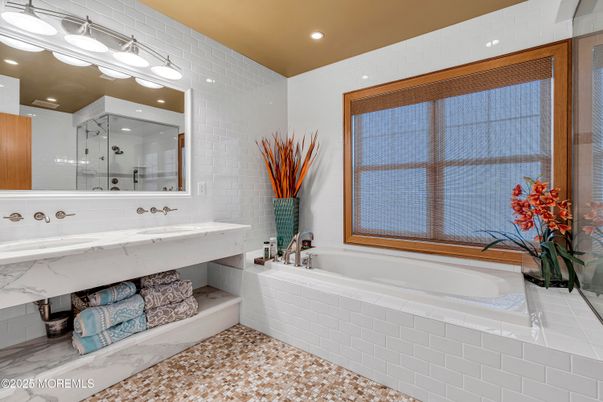 Bathroom, Interior, Recessed Lighting