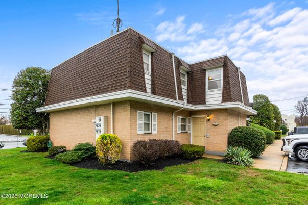 Exterior, Facade, Brick Facade, Cape Cod