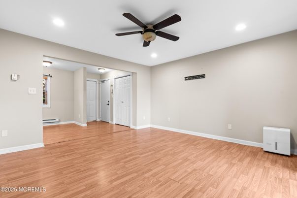Empty room, Interior, Recessed Lighting, Wood Texture Flooring