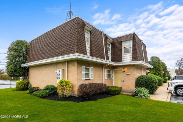 Exterior, Facade, Brick Facade, Cape Cod
