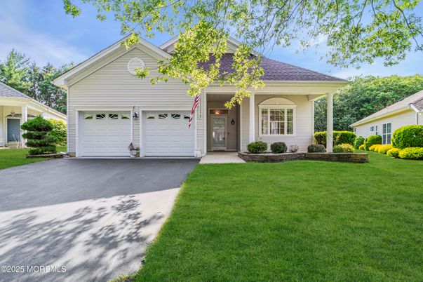 Attached, Exterior, Facade, Ranch