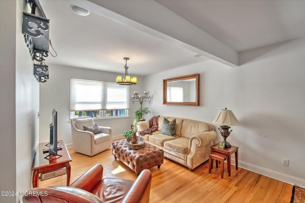 Interior, Living room, Pendant Lights, Wood Texture Flooring