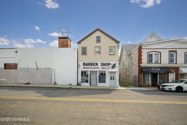 Exterior, Facade, Rowhouse