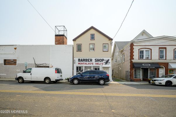 Exterior, Facade, Rowhouse