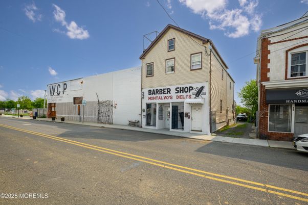Attached, Exterior, Facade, None