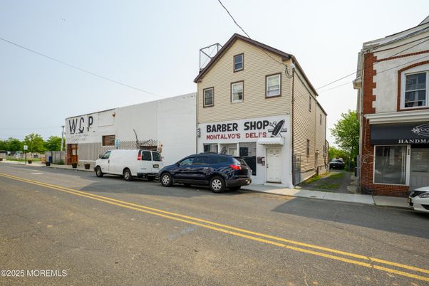 Attached, Exterior, Facade, None