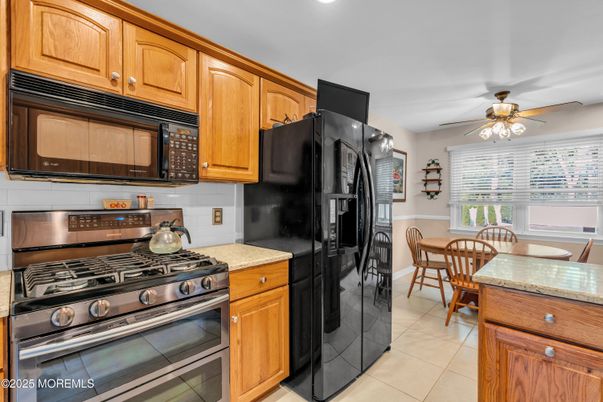 Dining room, Interior, Kitchen, Recessed Lighting, Stainless Steel Appliances