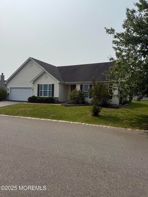 Attached, Exterior, Facade, Ranch