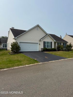Attached, Exterior, Facade, Ranch